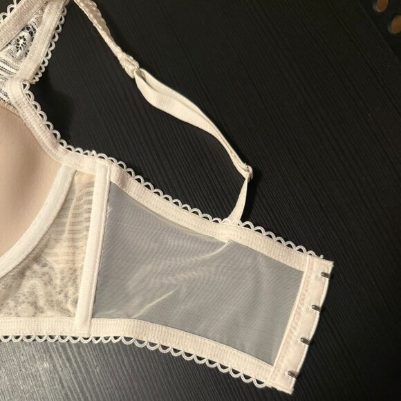 NWT Victoria's Secret Women's White and Tan Bralette Size: 32D - Picture 9 of 11